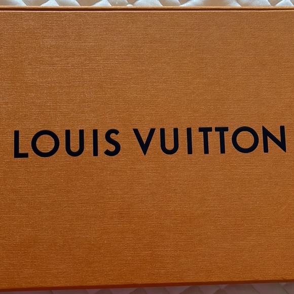 Louis Vuitton Love Birds Square FLAWLESS - Picture 10 of 10